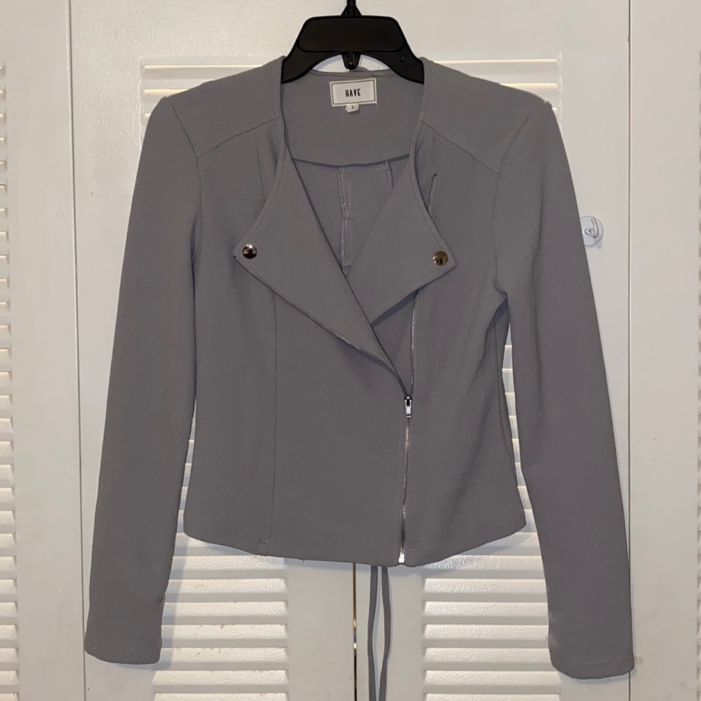 Have zip up shirt